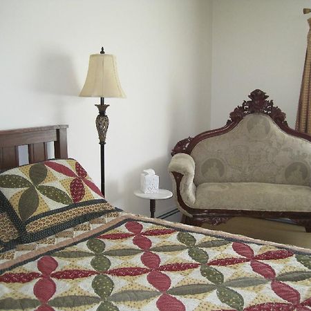 Spring Motor Inn Fort Edward Room photo